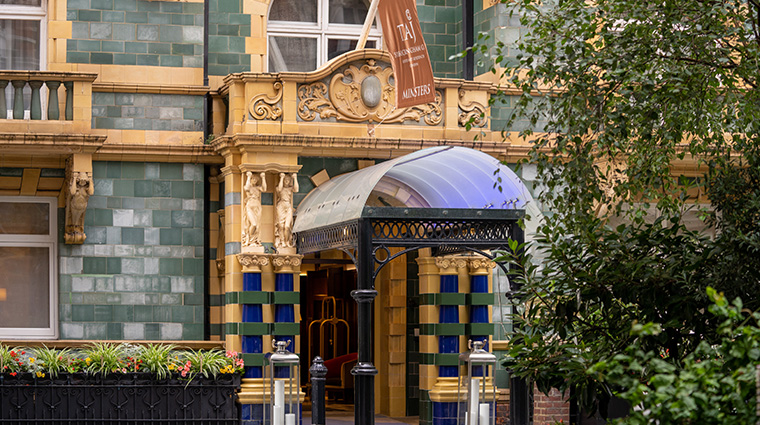 51 buckingham gate taj suites and residences entrance