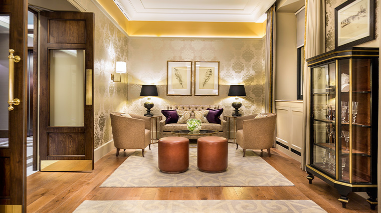 51 buckingham gate taj suites and residences lounge