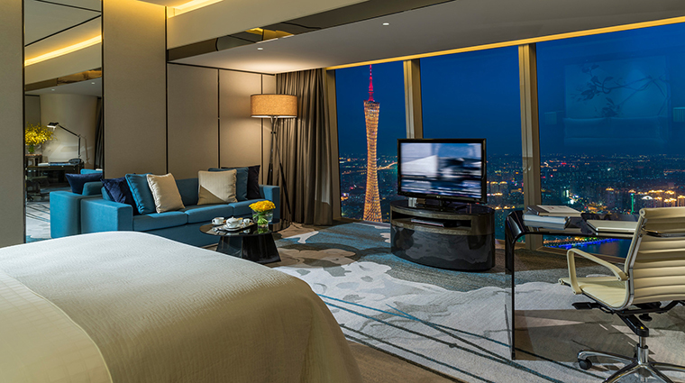 Four Seasons Hotel Guangzhou Hotels China Propertyimage Fourseasonshotelguangzhou 13 Hotel Guestroomsuites Premierroom 1 Creditkenseet