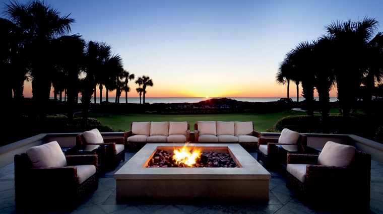 Property TheRitzCarltonAmeliaIsland Hotel PublicSpaces CourtyardFirePit Credit ChristopherCypert