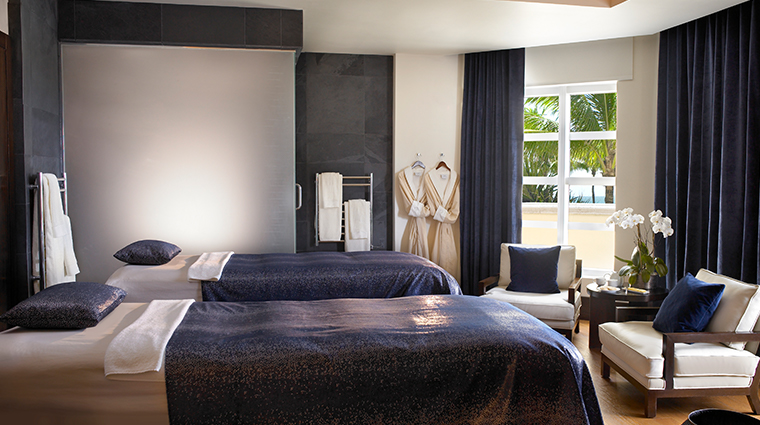 acqualina resort amp spa massage room