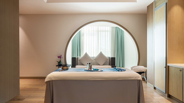 ahava spa treatment roomb