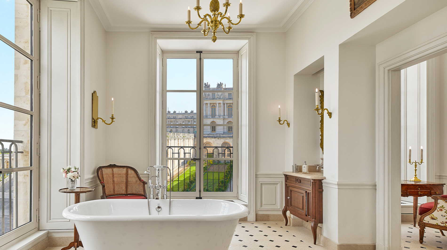 airelles-ch-teau-de-versailles-le-grand-contr-le-paris-hotels