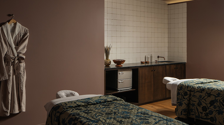 albert hotel couples treatment
