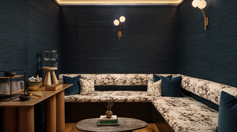 albert hotel relaxation room