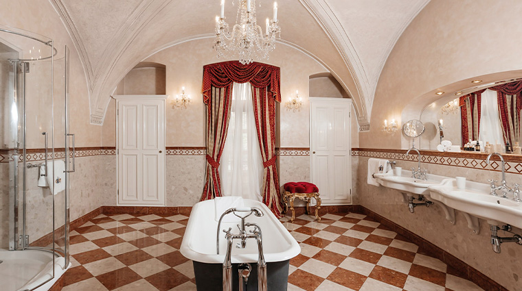 alchymist grand hotel spa bathroom2