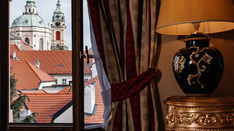 alchymist grand hotel spa window