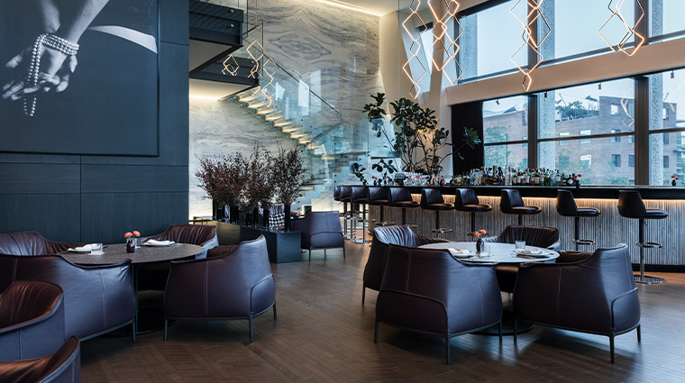 alexander hotel bar2