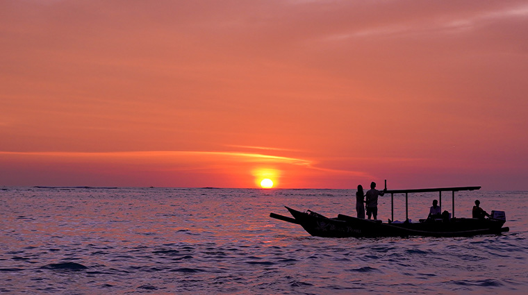 alila villas uluwatu sunset