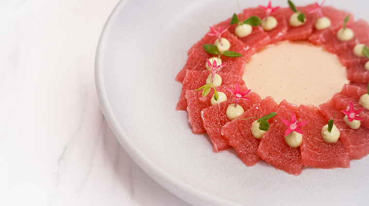 alila villas uluwatu tuna crudo