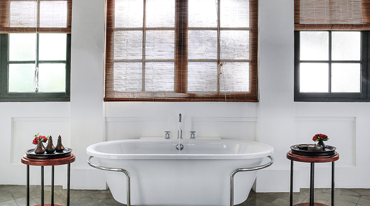 amantaka pool suite bathroom