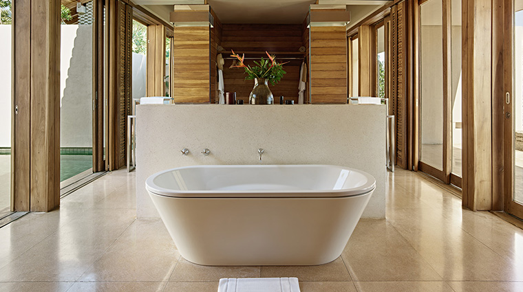 amanwella suite bathtub