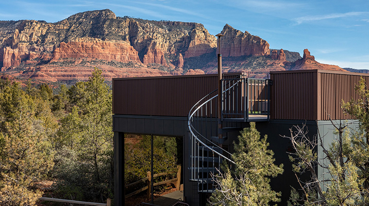 ambiente atrium exterior