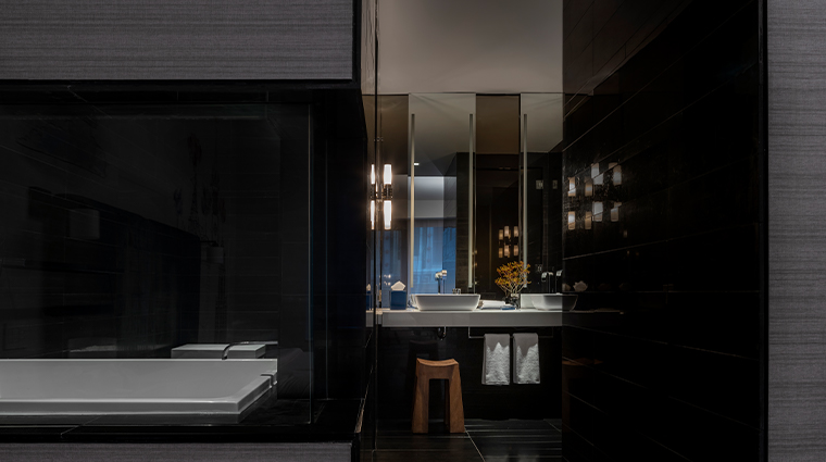 andaz wall street suite soaking tub