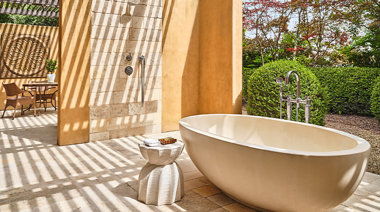 auberge du soleil accommodations bath