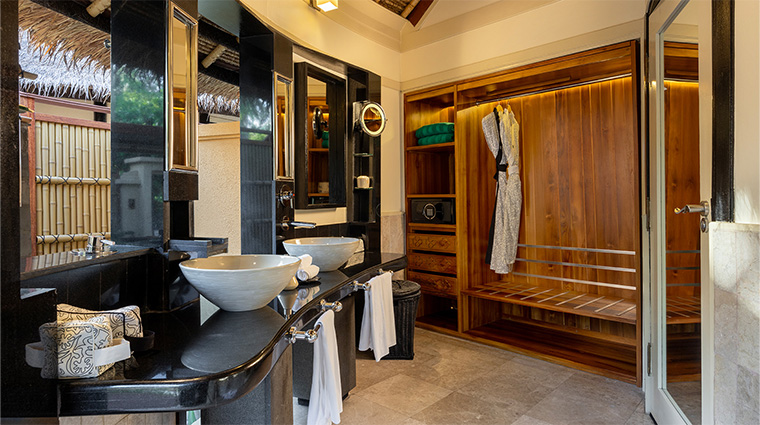 banyan tree vabbinfaru bathroom