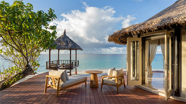 banyan tree vabbinfaru grand beachfront pool villa exterior