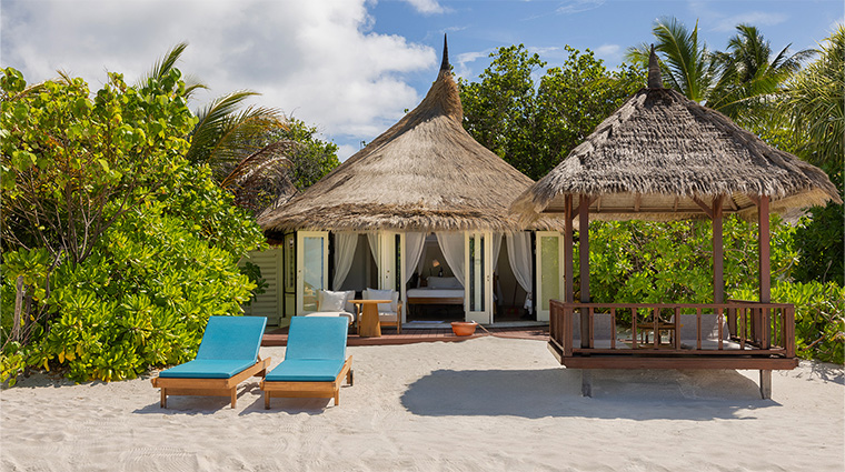 banyan tree vabbinfaru grand beachfront pool villa front