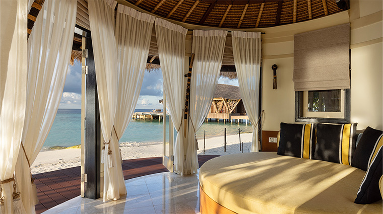 banyan tree vabbinfaru grand beachfront pool villa interior