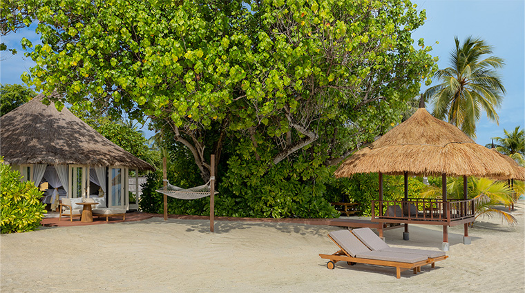 banyan tree vabbinfaru grand beachfront