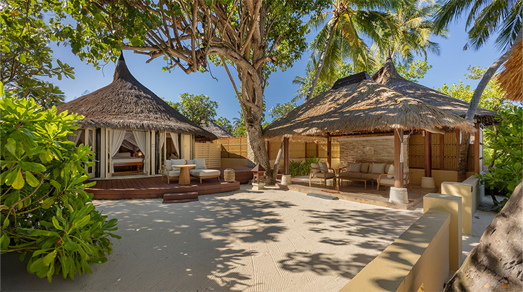 banyan tree vabbinfaru grand beachfront2