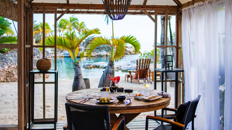 baoase luxury resort culinary beach restaurant 2