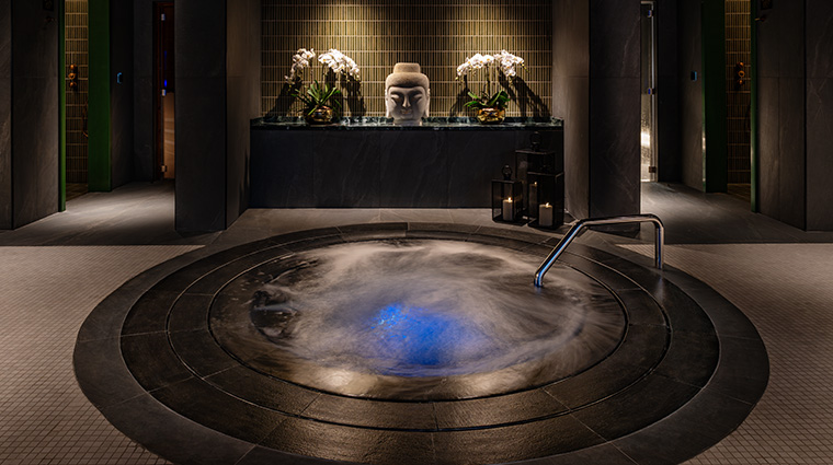 battitude spa female jacuzzi