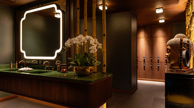 battitude spa male changeroom