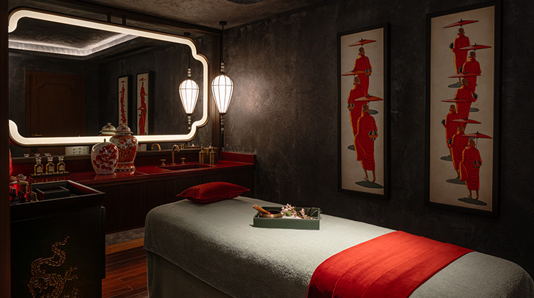 battitude spa male treatment room ruby