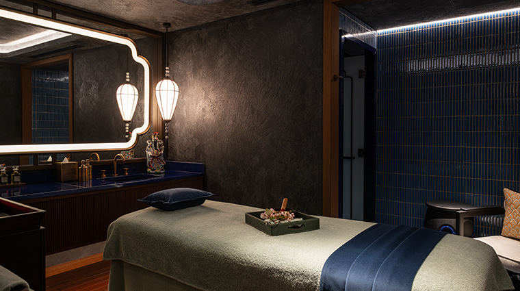 battitude spa male treatment room