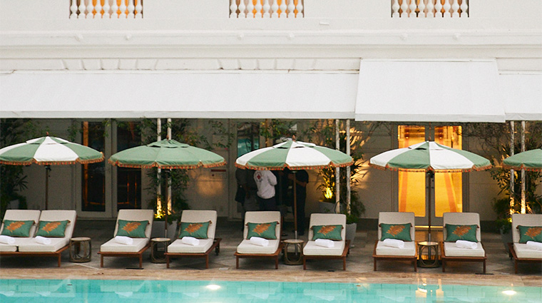 belmond copacabana palace pool loungers3