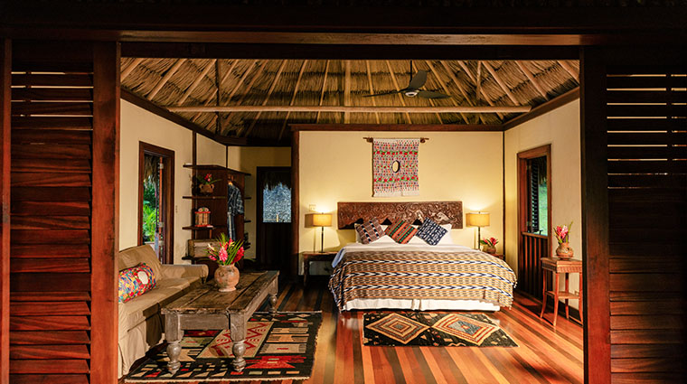 blancaneaux lodge guestroom2