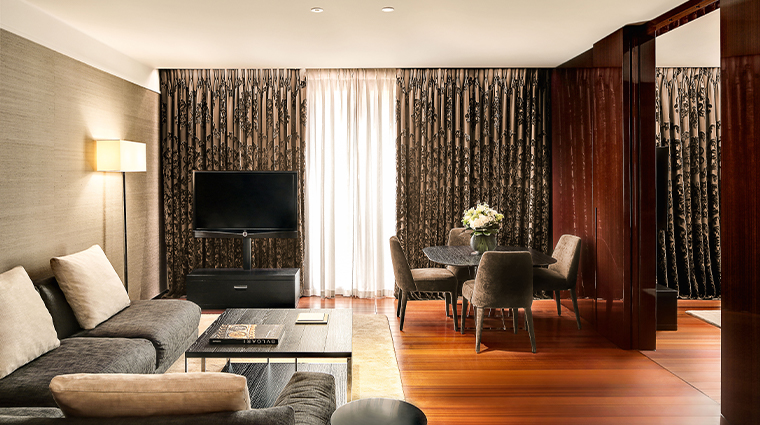 bulgari hotel london deluxe suite living room