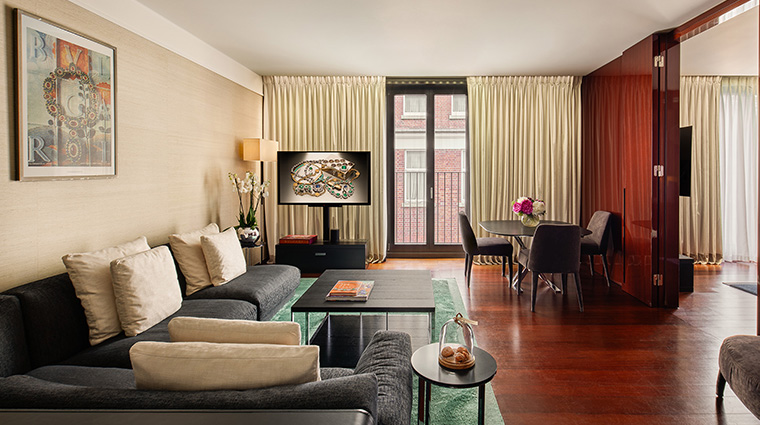 bvlgari hotel london deluxe suite living room
