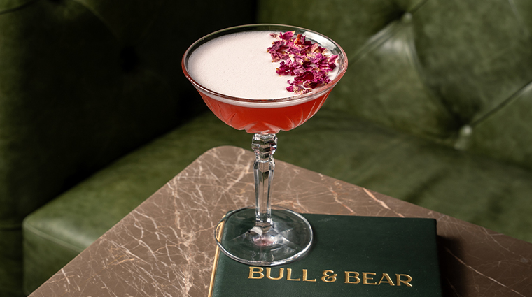 bull and bear orlando at waldorf astoria lounge the blossom