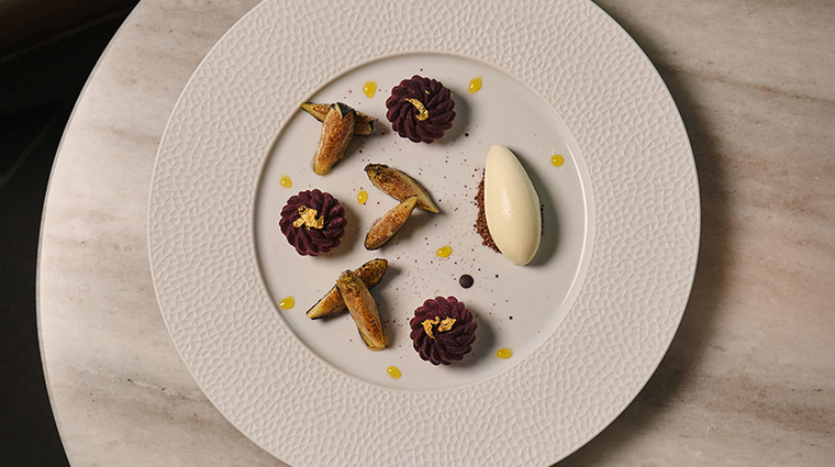 calusso rhubarb pavlova