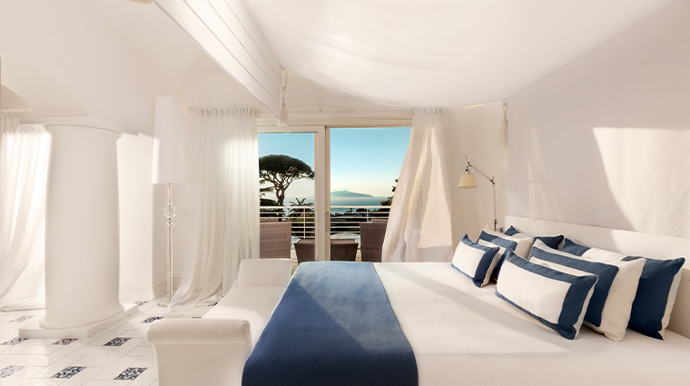 capri palace jumeirah guestroom2