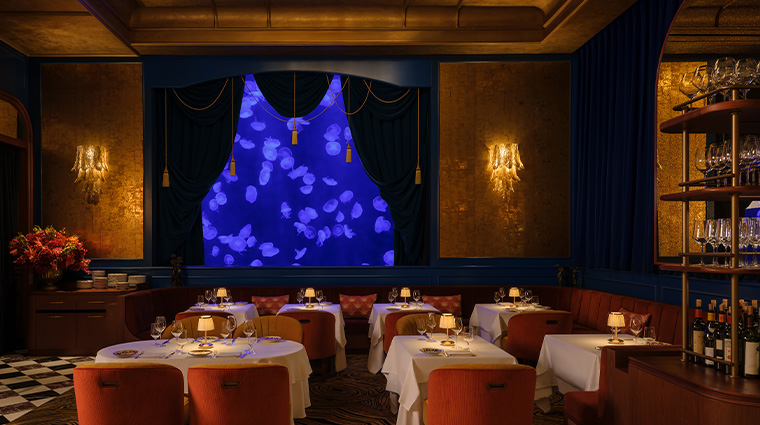 carbone dining tank