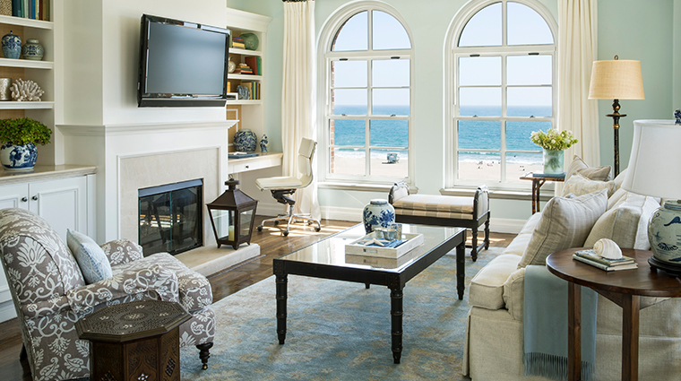 casa del mar guestroom living room