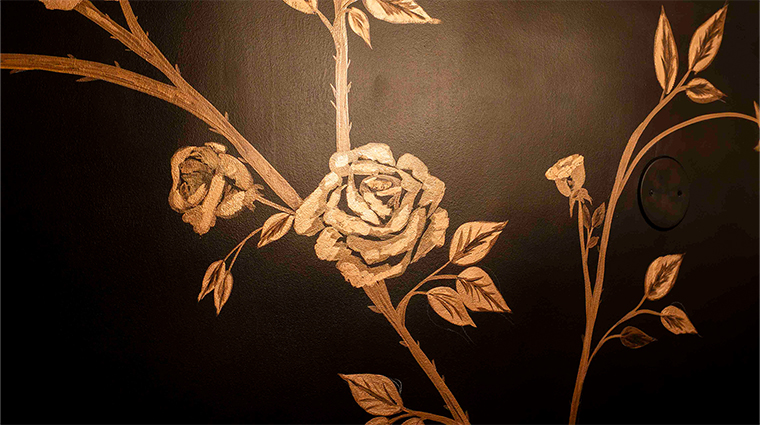 chefs table at astor club wall details