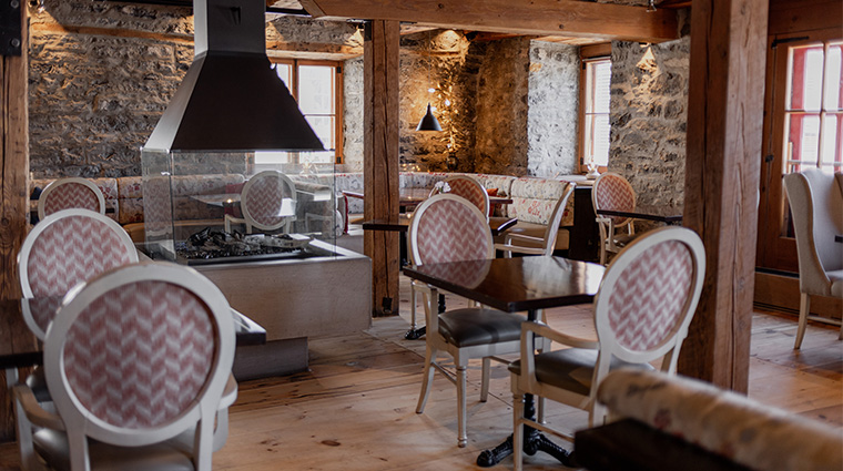 chez muffy interior dining2