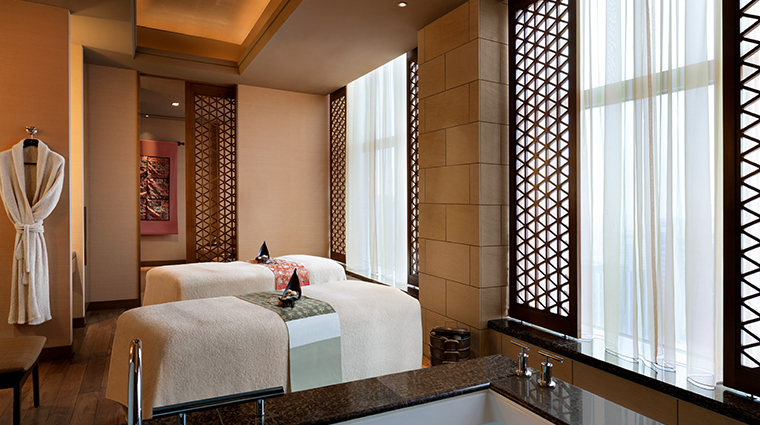 chi the spa at shangri la hotel tokyo double treatment room