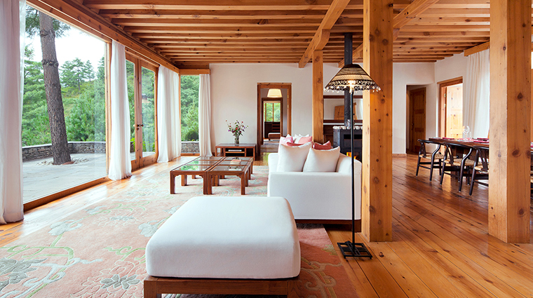 como uma paro villa living room view