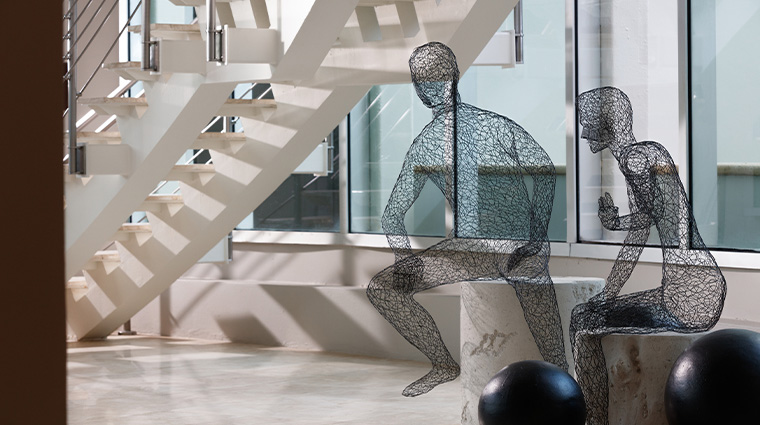 condado vanderbilt hotel scultpure