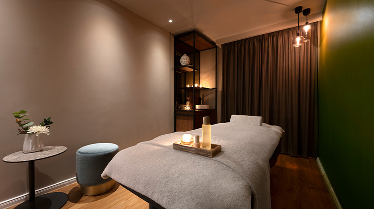 conrad hamburg spa treatment room