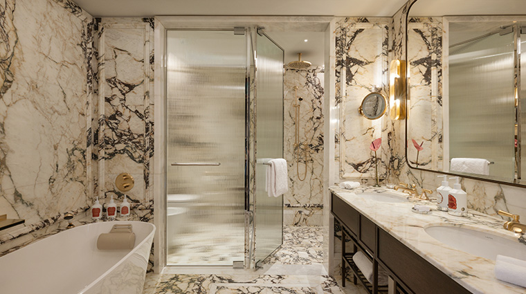 CHR Suites Arte Bathroom WhatTheFox 0001
