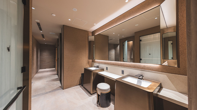 devarana wellness kyoto bathrooms