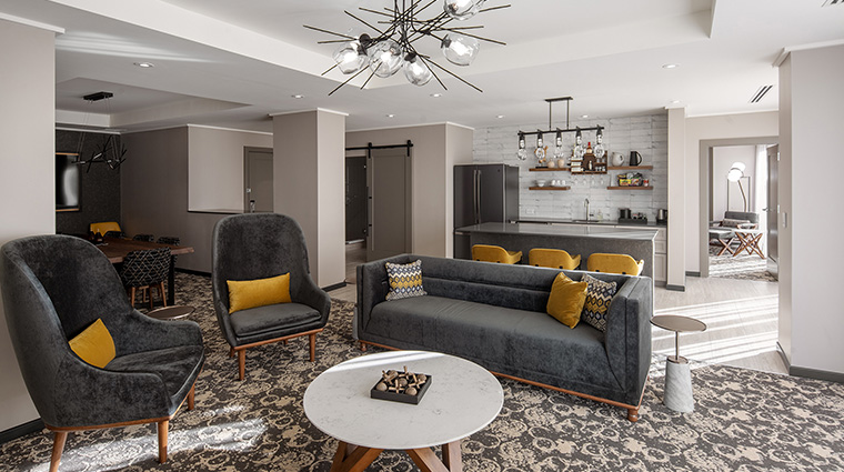 epicurean atlanta presidential suite living room