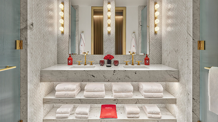 faena new york rooms and suites restroom2