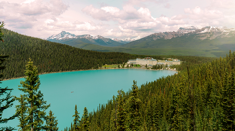 Fairmont Chateau Lake Louise Exterior Summer Fairview Lookout